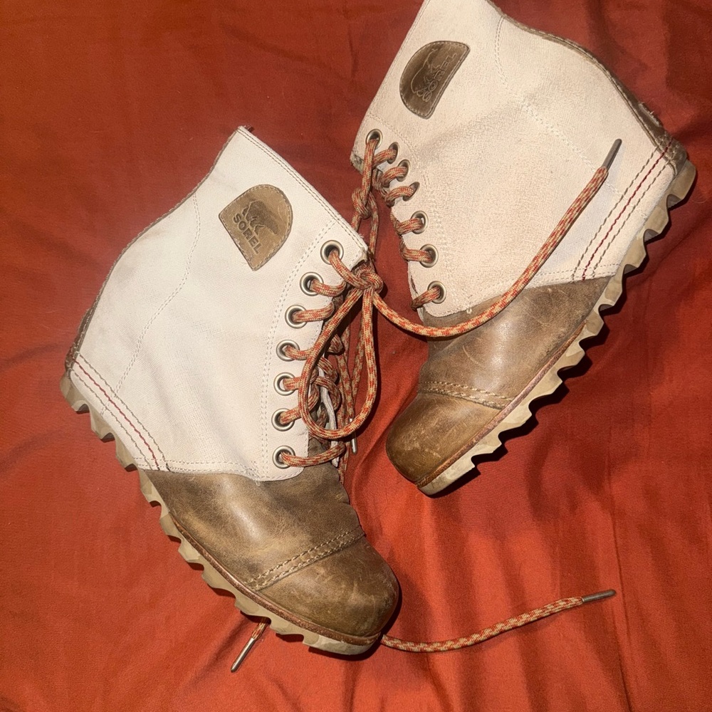 Sorel Cream and Brown Ankle Boots